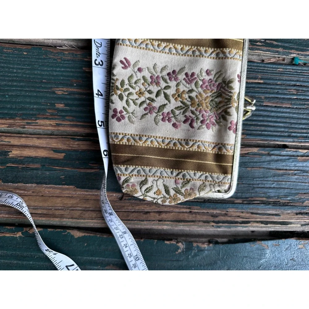Vintage Tapestry Kiss Lock Coin Purse Floral Embroidered Small Clutch Bag Brown